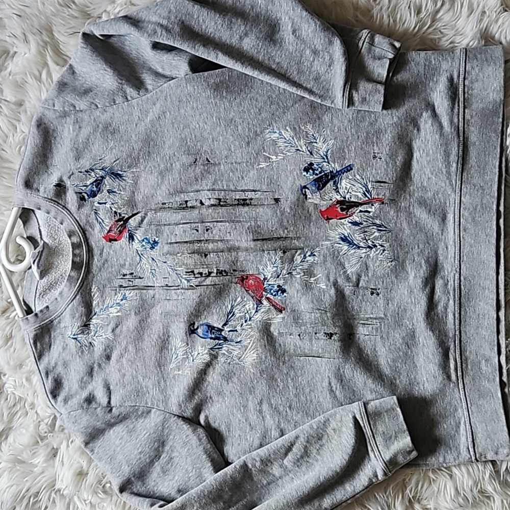 Gorgeous northern reflections cardinal and blue Jay sweater. Sz lg